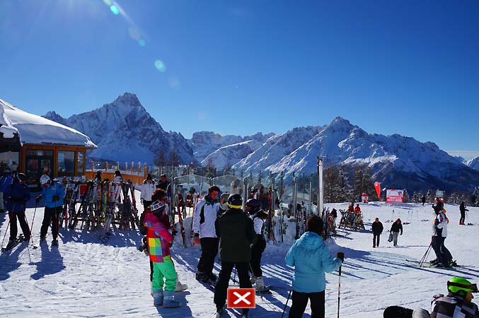 bitte warten - Skifahren in Sexten