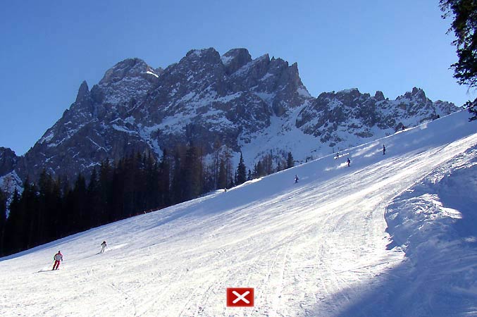 bitte warten - Skifahren in Sexten